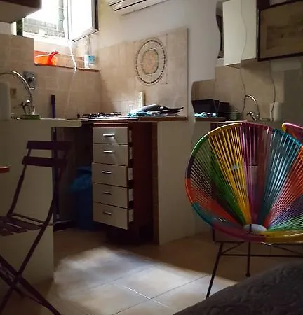 Cornelia Apartment